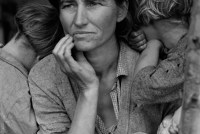 Photographie de Dorothea Lange : portrait d'une femme et de ses enfants