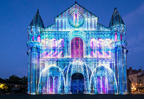 Photo du spectacle "Révélation", illumination sur l'église de Notre-Dame-la-Grande