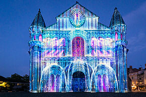Photo du spectacle "Révélation", illumination sur l'église de Notre-Dame-la-Grande