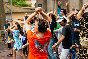 Photo de personnes en train de danser le 21 septembre au Palais à l'occasion de Hit Hip Pop Classic Parade