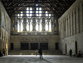 Palais des Ducs d'Aquitaine - La salle des pas perdus - Agrandir l'image (fenêtre modale)
