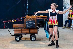 Photo spectacle Madam'Kanibal "Des monstrations"