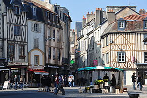 photo d'une ruelle typique de l'architecture médiévale à Poitiers