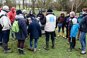 photo d'un groupe de promeneurs